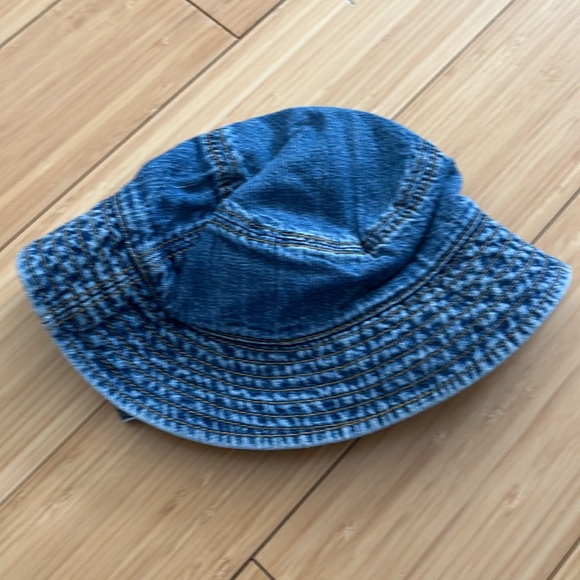 Size 0-6M Gap Denim Hat - Picture 2 of 5
